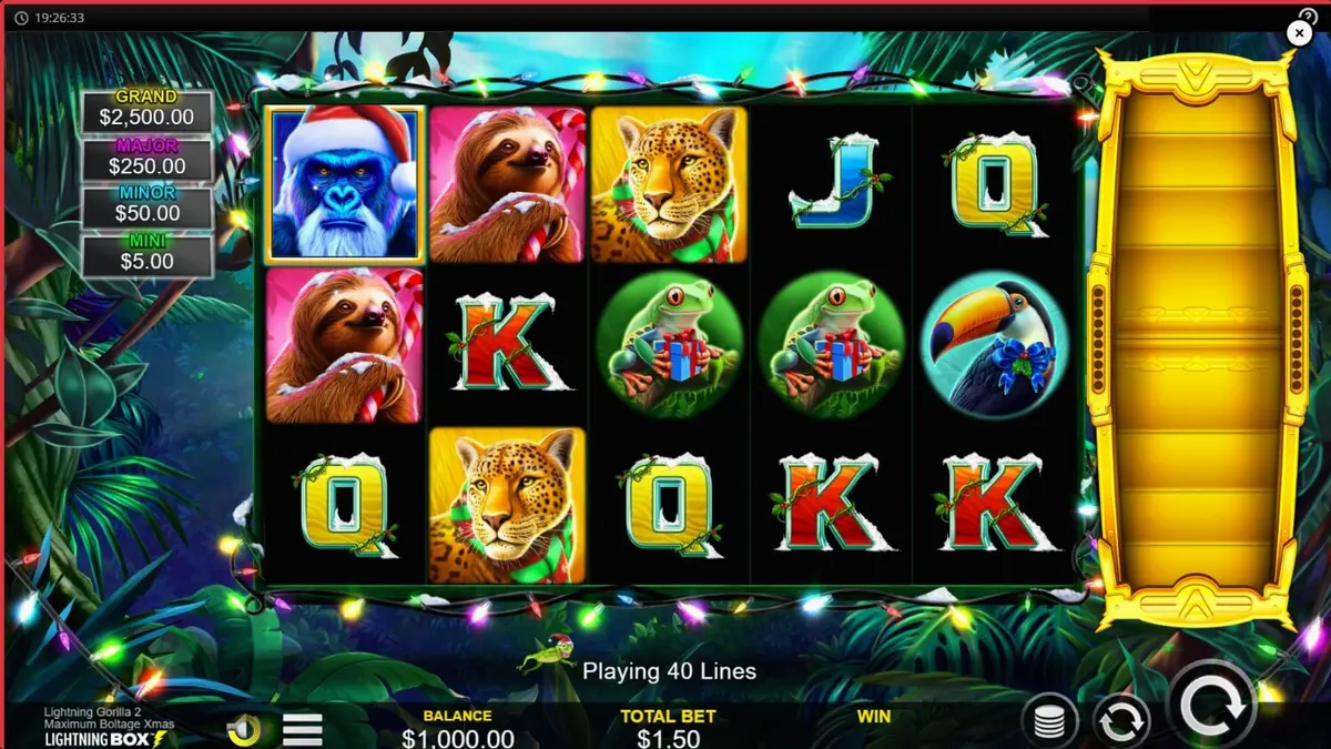Tampilan visual slot Lightning Gorilla 2 Xmas dengan tema hutan tropis dan dekorasi Natal
